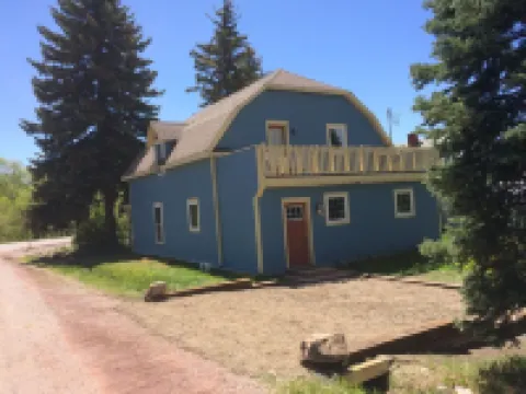 Downtown Main St.  Views of the Cumbres pass. Walk to the train, shops & dining. Hotels in Chama