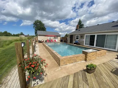 Country Home Villa + PRIVATE POOL & Guest House <1 mile to downtown Port Clinton Hotel di 
