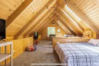Arrowhead cabin sleeps 12 fast wifi newly remodeled