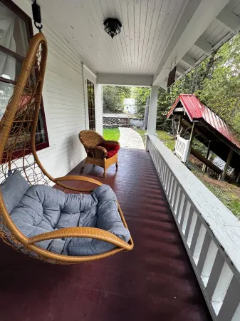 Cozy lodging with ample parking