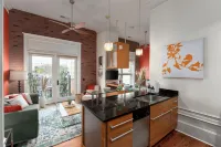 Cozy Condo Front Street Wilmington Private Balcony Walking distance