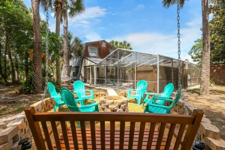 Unique A-Frame Heated pool & Firepit