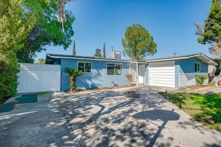 5 min Walk to Panorama Bluffs! Preserve Trails Family-sized House 5 Beds Sleep 9 Отели в г. Керн