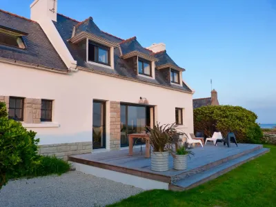 The feet in water ocean فنادق في 