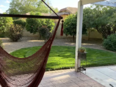 Beautiful, custom, cul-de-sac home located near historic downtown Gilbert.