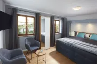 Luxury house with wellness area on the Moselle for 15 people, pet-friendly! Hotels in Bullay