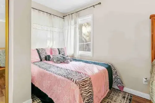 Cozy cabin <5 miles away from Ski resort, 1 mile away from convention center