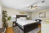 Luxe Midtown Gem, Walk to Usm - the Longleaf House