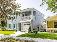 2 Min Walk to Downtown/King Bed /Golf Cart Rental/Pet Friendly! Hotels in Mount Dora