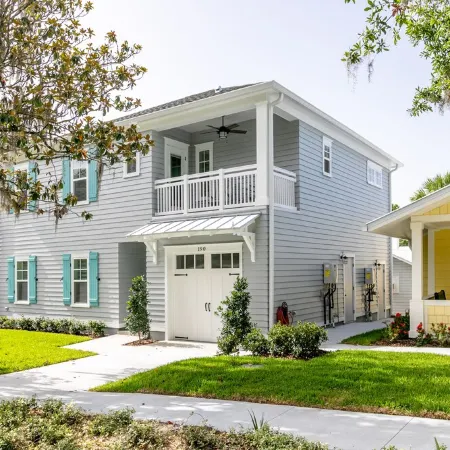 2 Min Walk to Downtown/King Bed /Golf Cart Rental/Pet Friendly!