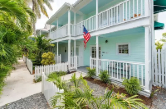 Roosters Perch at Truman Annex- Low Summer Rates!!!