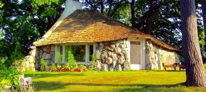 Inhabit A Hobbit House! Hotels in Charlevoix