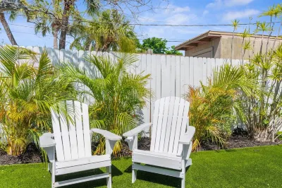 Free Night: 2 Units- Fun Beach + Lemon Vibes  [4Plex]
