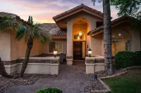 🏜🌵Good Vibes~Pool~ Hot-Tub~ GIG Wi-Fi ~Sleeps 9~Game Room ~BBQ🏜🌵