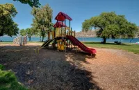 Deluxe View 2 Bedroom Chelan View Condo w/Extra Parking