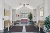 9108 Towers! Quiet! Elevators, indoor pool. Oct-May Travel Nurses welcome!!