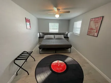 Rockin' home near Hard Rock, Fairgrounds, and MidFlorida Amphitheater.