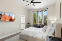 Luxury 5200sf/1 acre Desert Villa w pool/spa/mountain views