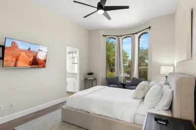 Luxury 5200sf/1 acre Desert Villa w pool/spa/mountain views Hotels in 