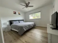 Modern King Beds/Beautiful Large yards/Long Stay/WI-FI/WFH/25 mins to Beach/FWY - Wifi