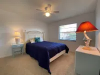 Private Dock & Heated Pool. No Bridges! 10% Off Weekly & Monthly.  Pet Friendly.