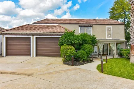 Lakefront Retreat with Pool, Spa, Golf, Fishing,  Boat slip, Kayaks & Marina