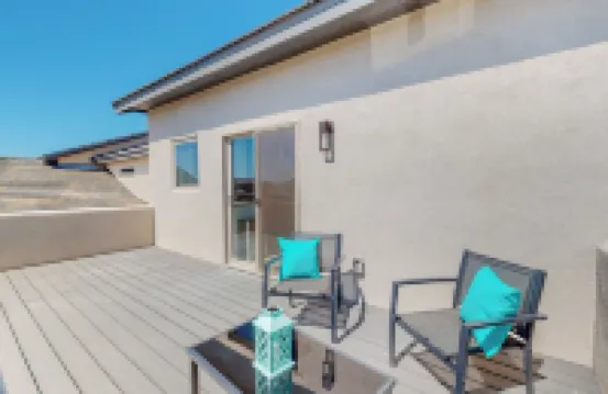 New Studio, Balcony w/views, Nexflix, Pool