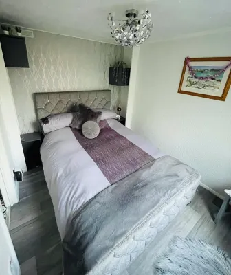 Private Tranquil One Bedroom Lodge With Parking and Outdoor Space. Pet Friendly! Các khách sạn gần Farnham Maltings