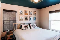 Sunflower Cabin- Mountain Views- Hot Tub