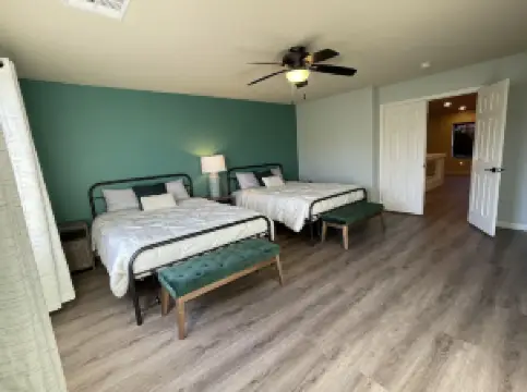 5bd 3.5ba 3-story 8bed 16sleeps