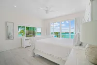 Oceanfront PARADISE w Heated pool, 55’ dock, ocean view & bathroom in every room