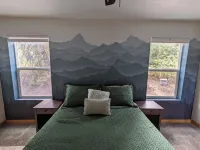 Mountain Retreat, Spacious Cabin on 2.5 acres, firepit and trails