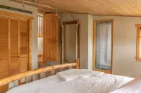 HotTub, PingPong, Firepit, 2 LivingRooms just .67 mi to beach