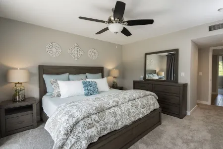 Walking distance to MIll Ave, Tempe Beach Park, Sun Devil Stadium, ASU. UPDATED! Отели рядом с достопримечательностью «ASU University Housing»