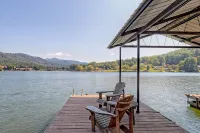 Private Dock, Mountain View, Lake Front, 2 kayaks, 2 SUPs, 1 canoe, Hot tub