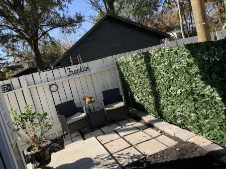 Beautiful Private Spacious Suite Downtown Franklin