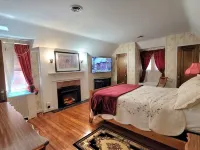 The Castle is back! 4 BR/3.5 BA,  Game Room! 1 mile from University of Toledo!