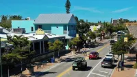 Cozy Coastal Getaway - 2 min Walk to Beach & Village, Shops & Restaurants