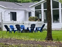 Family Friendly Home, Pool, Huge Yard, Gardens, Firepit, Close to Beaches Towns