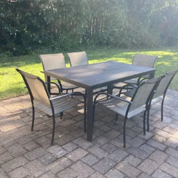 Cozy home with large yard oasis!