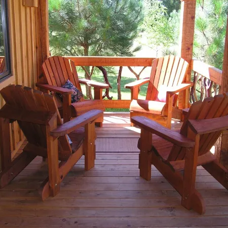 Red Blanket Cabin Near Crater Lake National Park