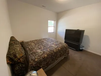 Family Retreat-fishing pond, pool table and double bunks!!