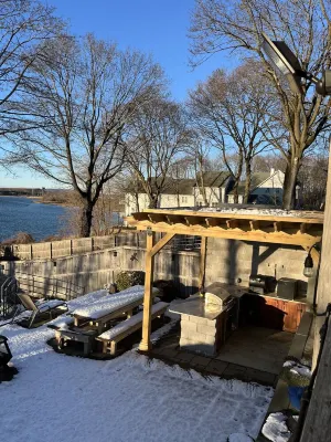 Cozy 1-bedroom apartment, water views in wonderful New Haven with WiFi, AC