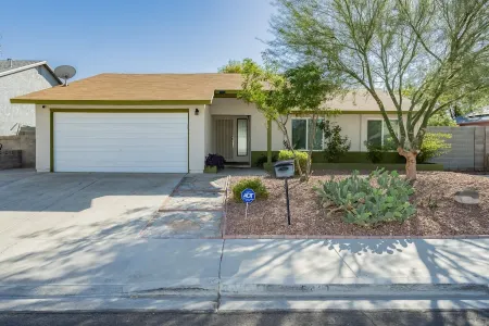 Modern 3BR & 2Bath Home away from Home Отели рядом с достопримечательностью «Парк Флойд Лам»