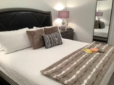 ILLUME/Modern New Condo/ Pool & Downtown Views/Gym