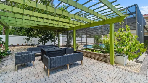 5bd/3.5ba BIG House w/ POOL near Pinellas Park.