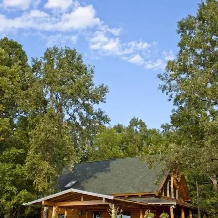 Authentic Log Cabin! - Mountain Views-Campfires FREE wood - Hot Tub - Near Lake
