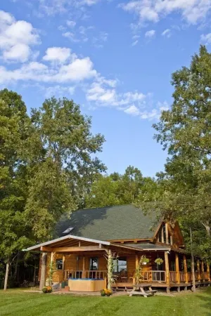 Authentic Log Cabin! - Mountain Views-Campfires FREE wood - Hot Tub - Near Lake