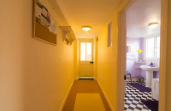 Character Coastal Cottage 5 minutes stroll to Beach/Amenities