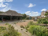 Stone's Throw from Beach and Forest, Country Walks فنادق في دوجنور ريجيز